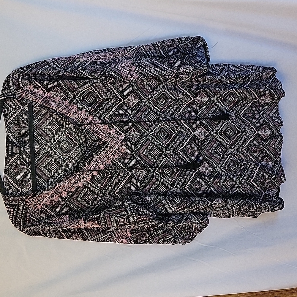 Torrid 3/4 sleeve v-neck  top with embroidered details and laced front